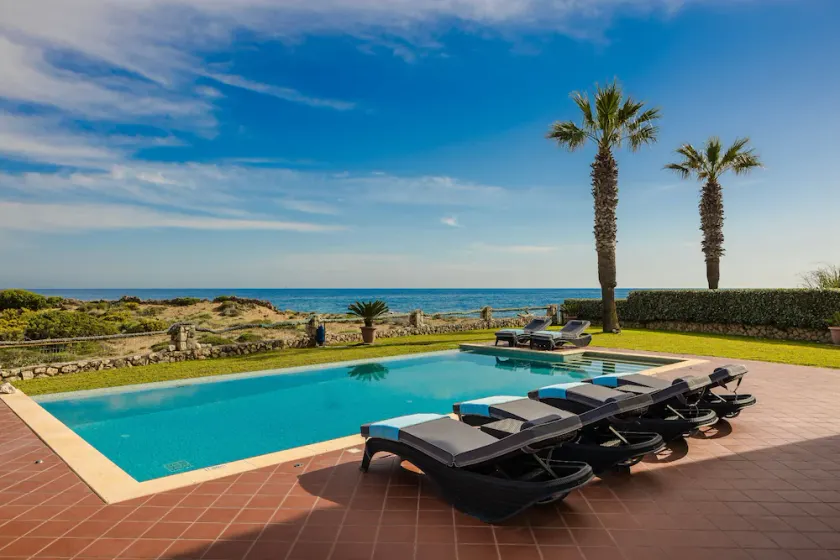Spectacular villa with pool in front of the sea! - Image 1