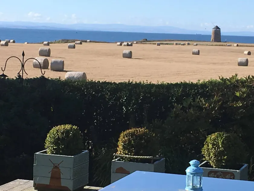 In the heart of the East Neuk, with fabulous sea view and close to great golf. - Image 1