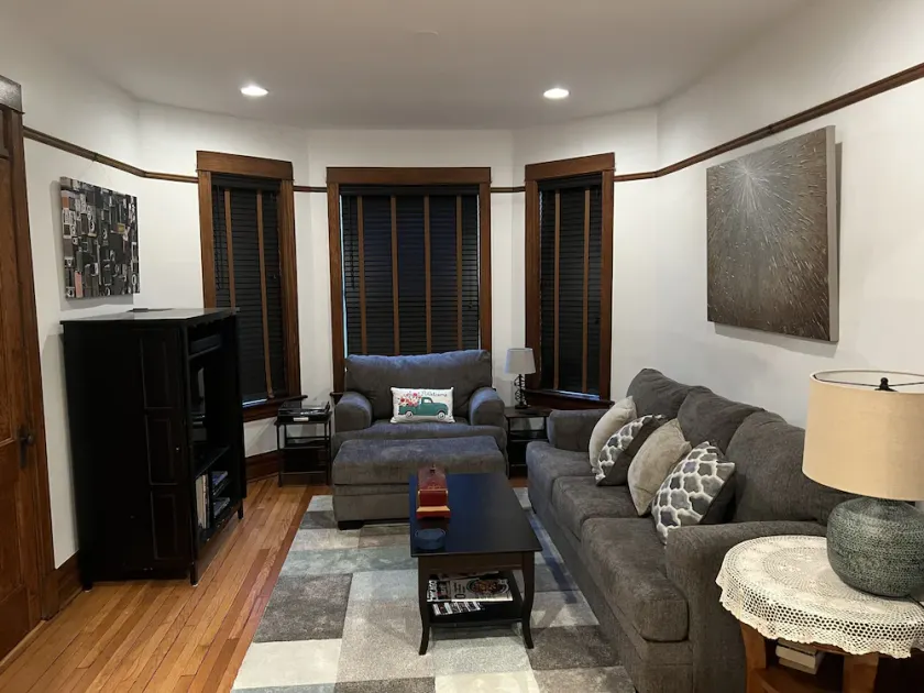 Stylish, Inviting 2-BR near Logan Square and Wrigley Field - Image 1