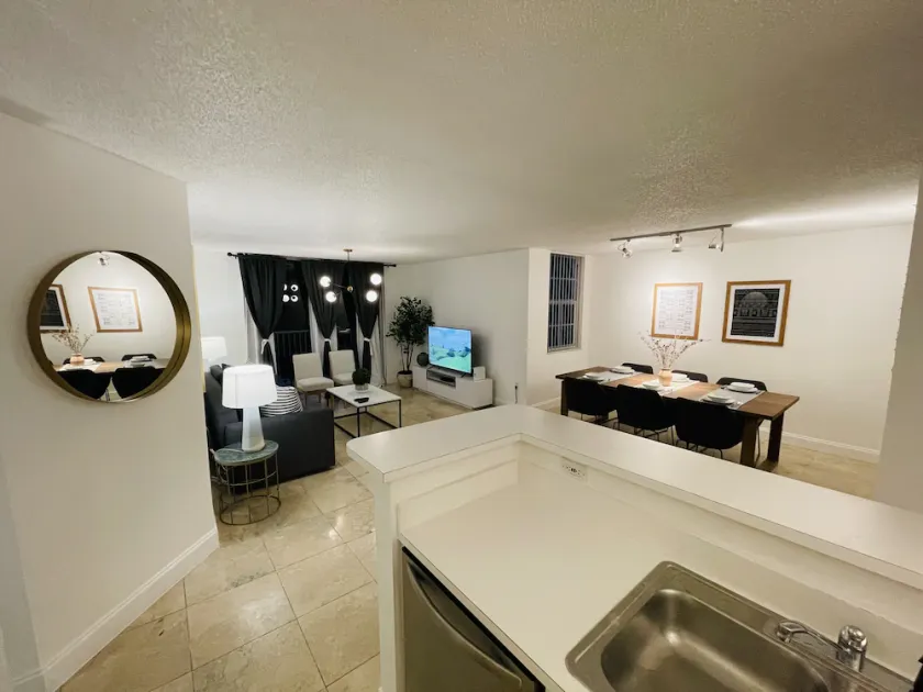 LUXURY THE YATCH 402- FREE PARKING AND WIFI - Image 1