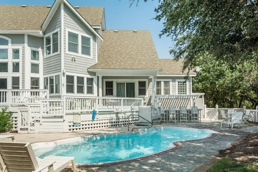 Sunset on Seventeen: The Peloton House, Private Pool, Dog-Friendly - Image 1