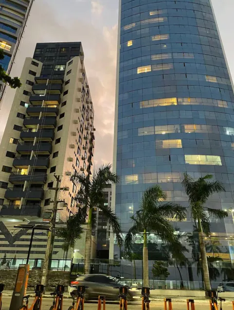 Apê na Avenida Boa Viagem, Praia e Restaurantes - Image 1