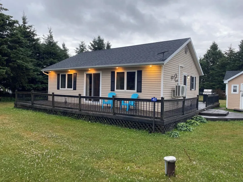 Charming Cottage with guest Cabin, hot tub and RV hook up - Image 1