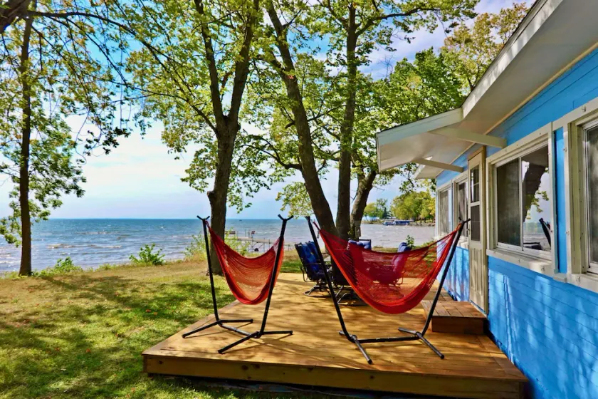 2BR Lakefront Cabin, Sandy Beach, Kayaks, Docks, Hammock Chairs & Firepit - Image 1