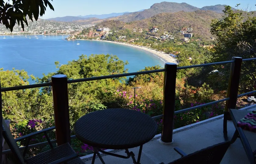 The owners of sailing catamaran \"Picante\" bring you a slice of paradise - Image 1