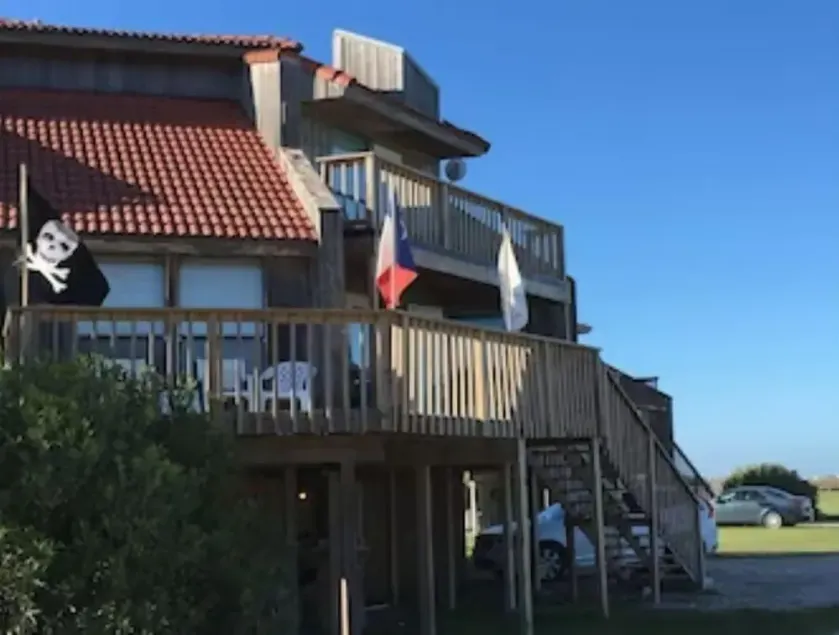 Oceanview, Updated, Wi-Fi , Pool.  Family Unit for 6 -  Must be 25+ to rent. - Image 1