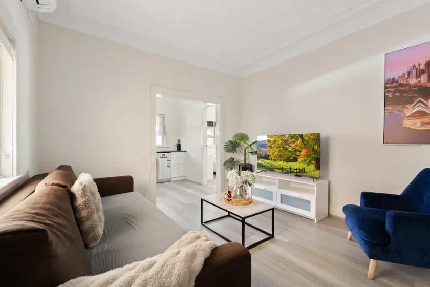 2-Bed Apartment Near Manly Beach - Image 1