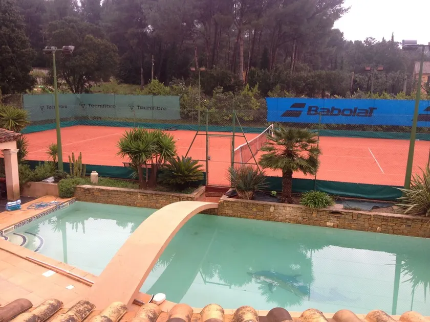 MAISON  avec  PISCINE  et TENNIS en terre battue . - Image 1