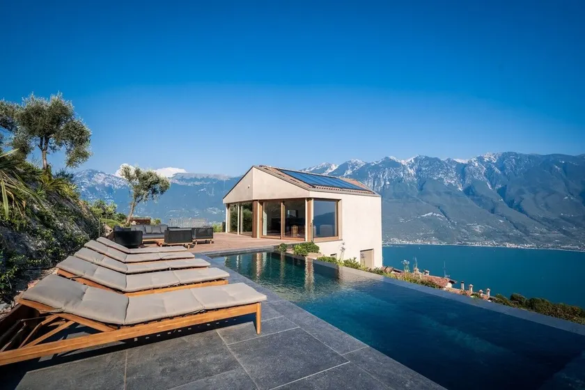 'Villa Arias' mit Seeblick, Pool und WLAN - Image 1