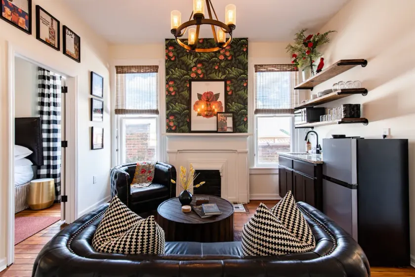 Four Roses Suite, The Woodford Hotel - Image 1
