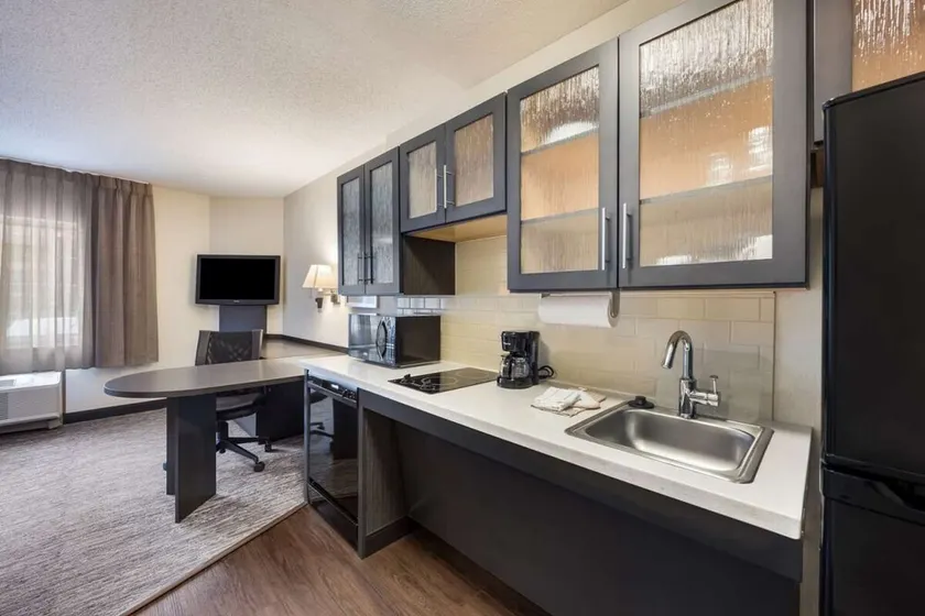 Relaxing Studio w/ Fully-equipped Kitchen! Pets Allowed, BBQ Facilities, Parking - Image 1