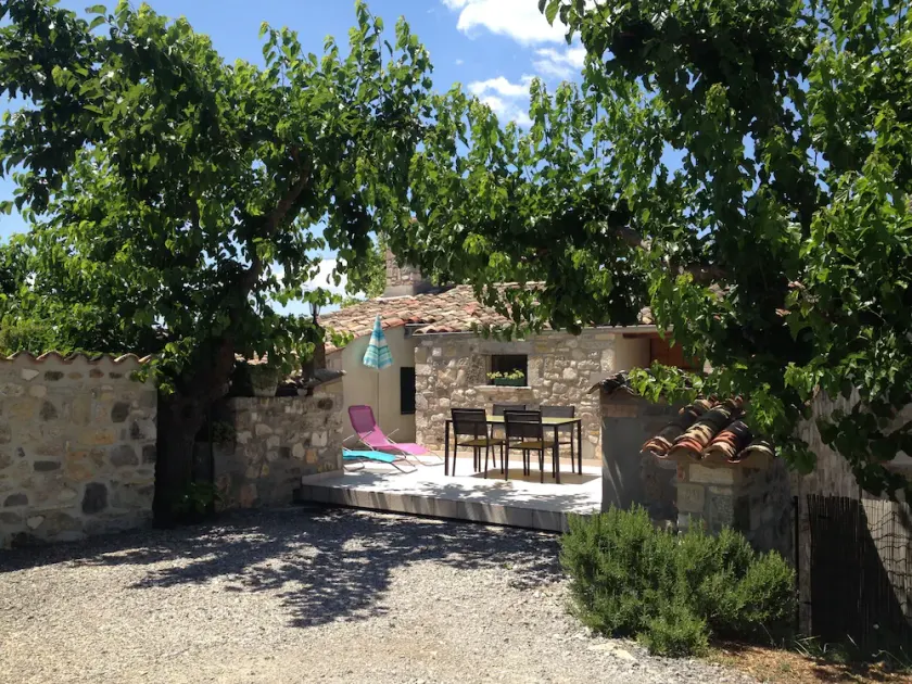 3 stars COTTAGE HOUSE IN STONE VALLEY MIDDLE PT ARC in Lagorce - Image 1
