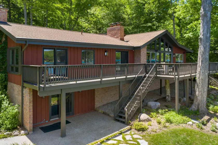 Beautiful Walloon Lake home near Boyne City!! - Image 1