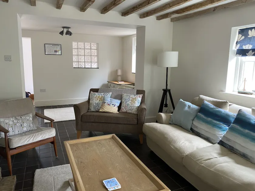 Spacious period cottage walking distance to shop, cafe and pub - Image 1
