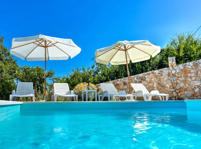 Wonderful Brsec Apartments with Sea View and Shared Pool - Image 1