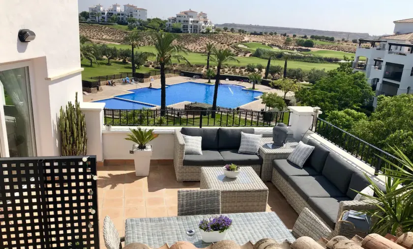 Luxus-Penthouse mit Blick auf Pool und 4. Fairway - Image 1