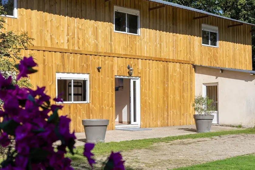 Large gîte in a riverside setting on the banks of the Cher river - Image 1