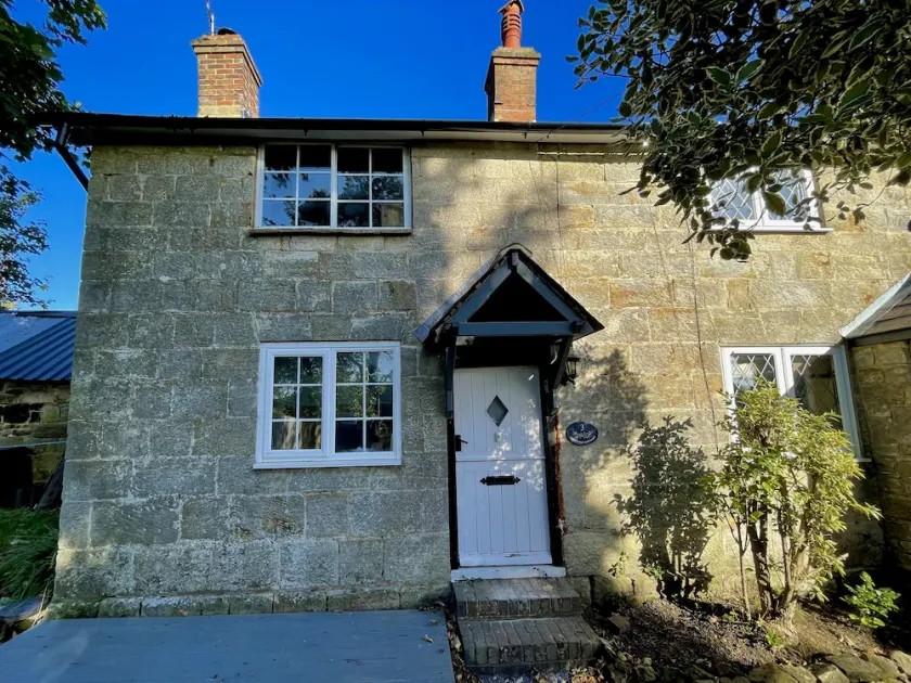 Cosy Victorian Cottage in Crowborough with Log Burner and parking - Image 1