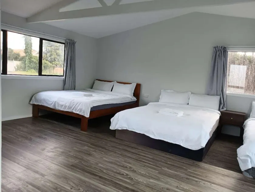 4 Double and 2 Sofa Bed Studio B - Image 1