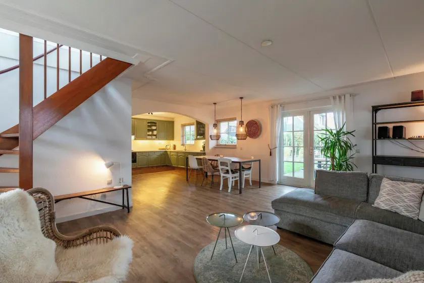 Elegant Home by the Beach - Image 1