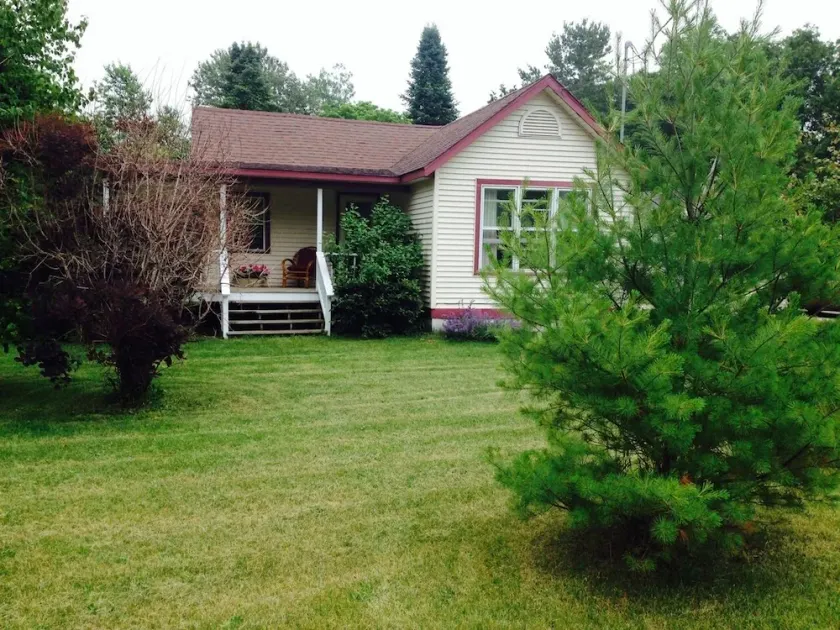 Sunny Cottage in Ellison Bay - Image 1