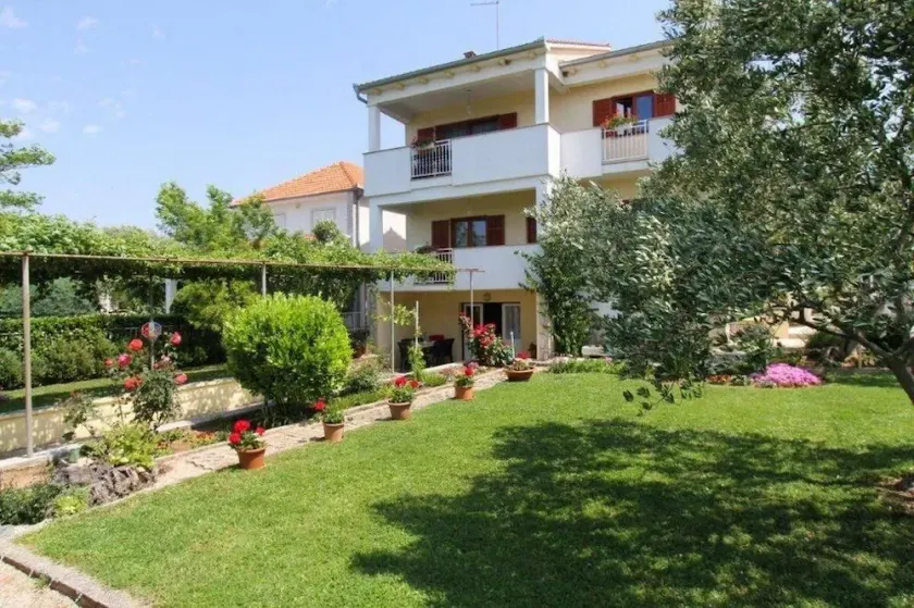 Apartamento para dos personas con balcón y vista al mar Sveti Filip i Jakov (Biograd) (A-19436-a) - Image 1
