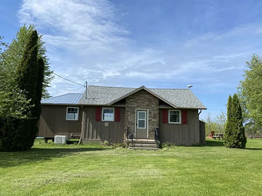 Chardonnay Cottage on the lake - Image 1