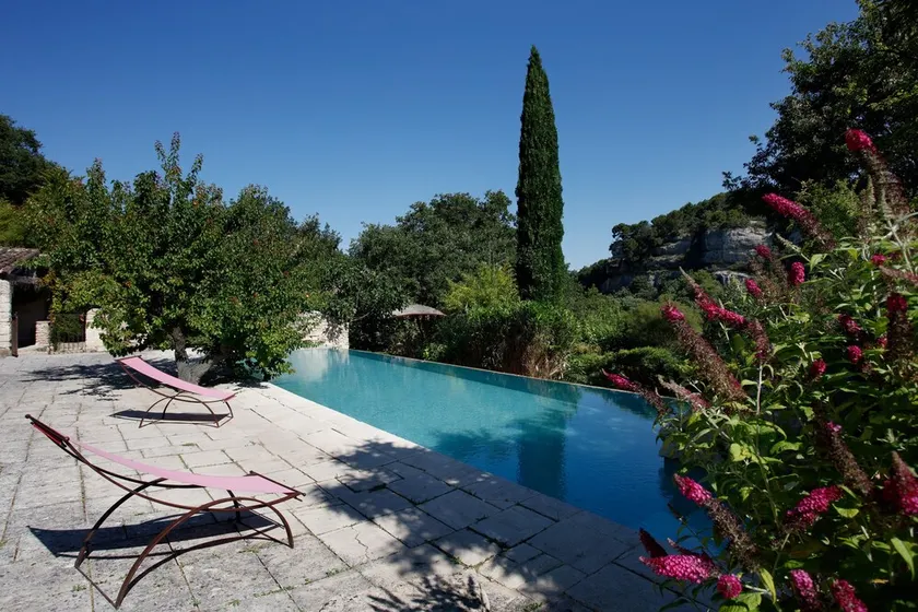 Mycket rymlig provensalsk bondgård, 400 m2, pool, 15 sovplatser, fullt utrustad - Image 1