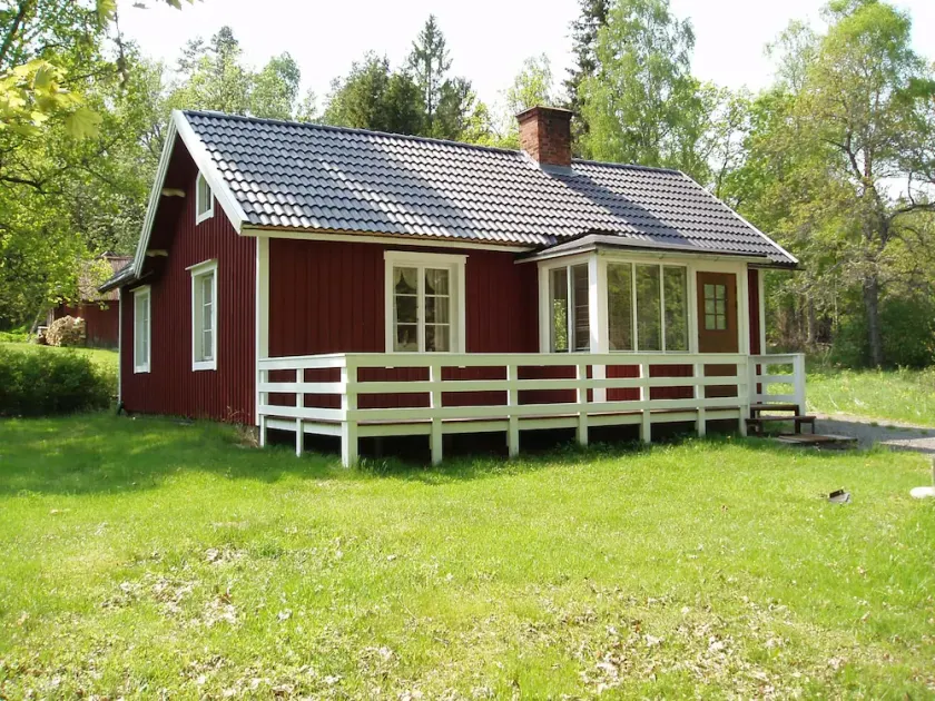 Belle maison suédoise authentique dans un environnement paisible et calme, à proximité de la forêt. - Image 1