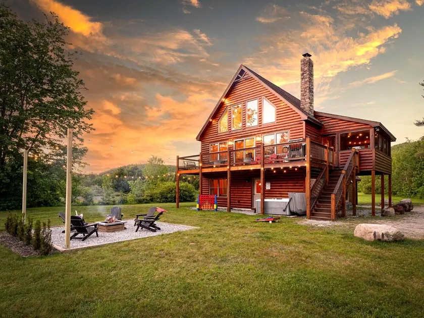 The Lone Star- Hot Tub, AC, Pool Table - Image 1