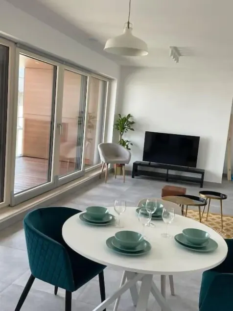 Private 1 bedroom Haven with Terrace and Parking - Image 1