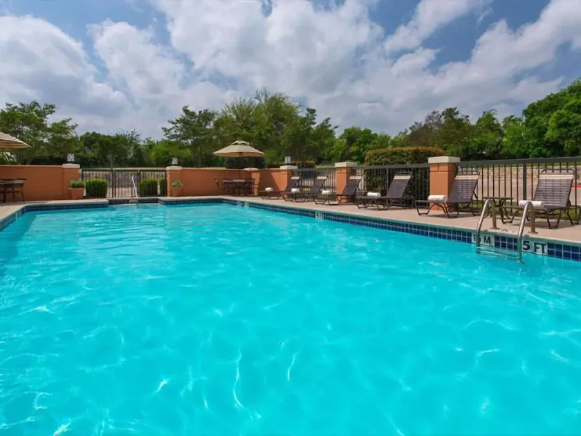 Perfect Day for a Tour! Pool, Minutes Away from Texas Capitol, FREE Parking! - Image 1