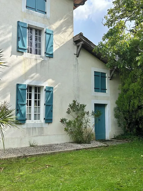 Large family home - Image 1