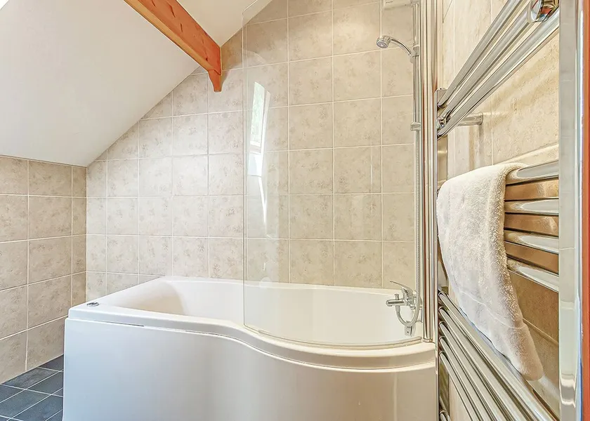 Falkner Watersedge Lodge - Image 1