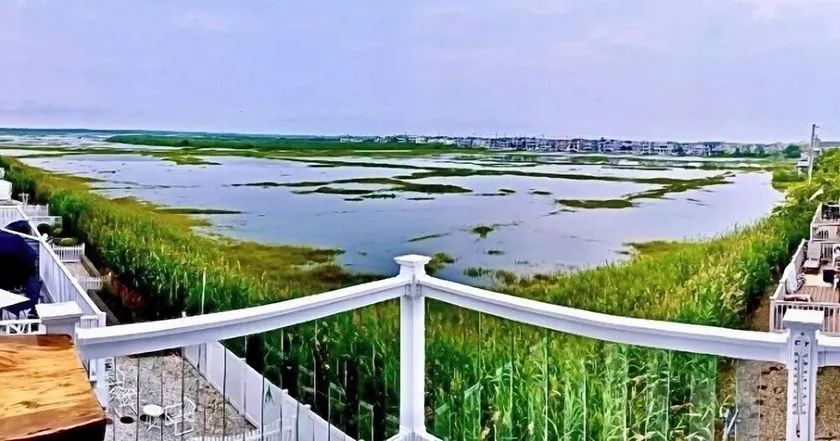 Stunning  Townhome, Private Elevator, Expansive Bay Views! - Image 1