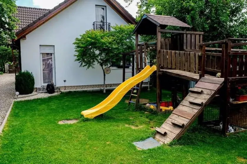 Superb vacation villa located at the foot of the Făgăraş Mountains, Sibiu region - Image 1