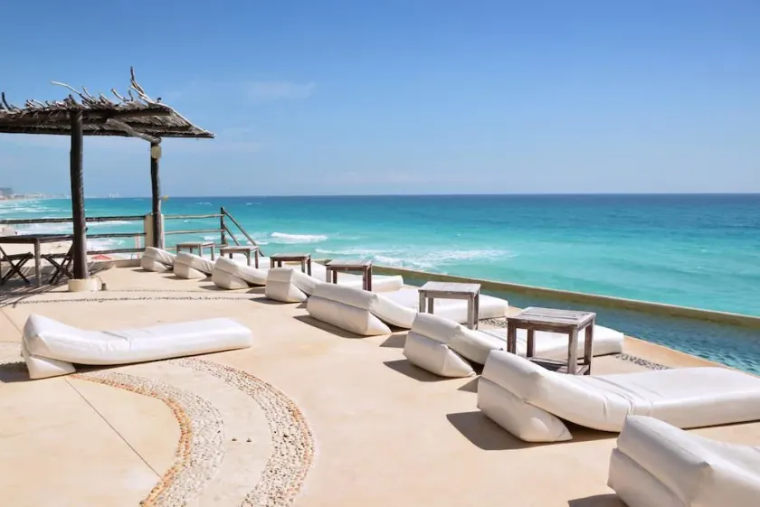 Cancun Plaza Condo Hotel - Image 1