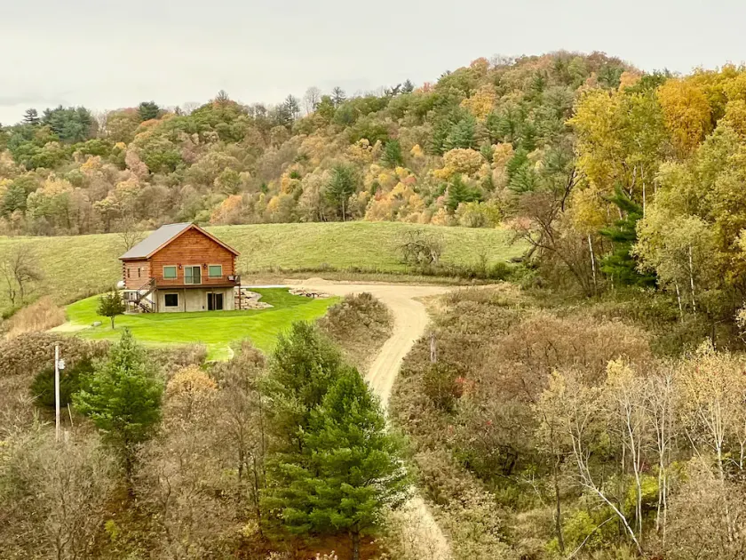 Luxurious Hilltop Log Cabin with Scenic View - Image 1