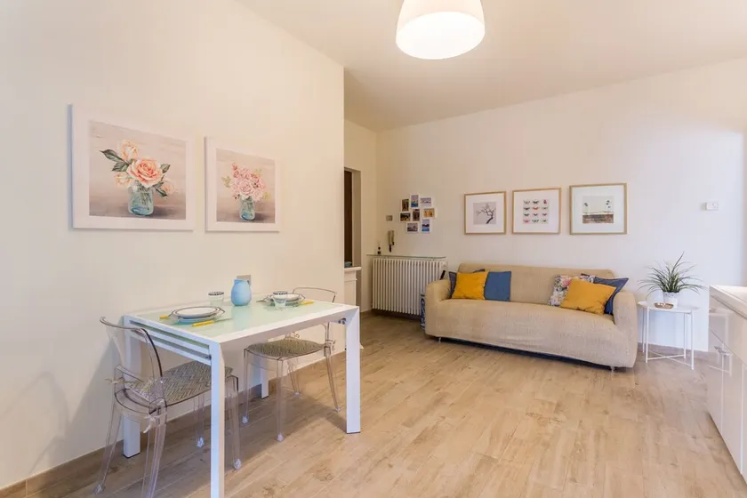 Beautiful two-bedroom energy efficient apartment with large equipped terrace - Image 1