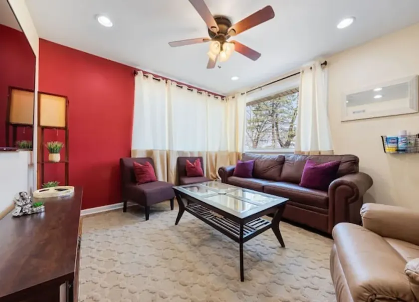 PROMO 15% MONTHLY DISCOUNT!\nCozy House, Close to Benedictine & North Central - Image 1