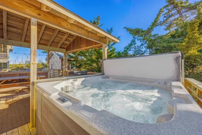 Ny på VRBO-charmerende sommerhus ved havet, HotTub, screenet veranda + let adgang til stranden - Image 1