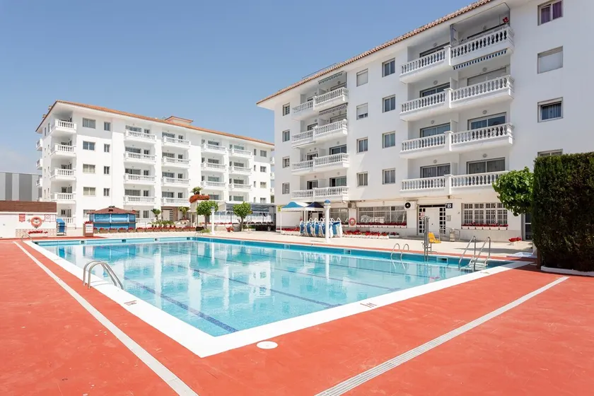 Appartement proche plage, avec piscine, Wi-Fi, jardin et terrasse. - Image 1