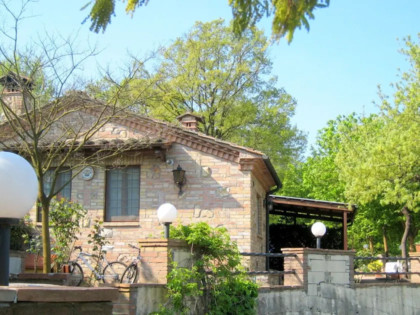 Cottage With Private Garden in Tuscany - Image 1