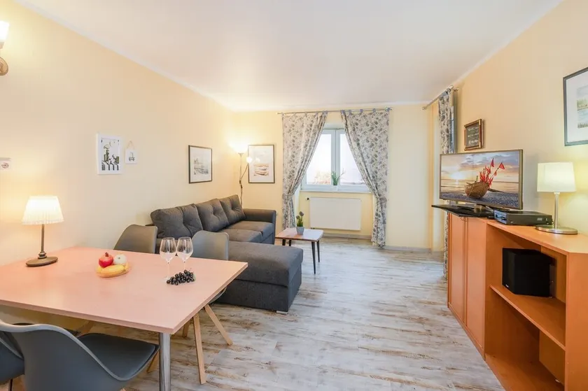Apartment 'Typ A Zweiter Stock' with Lake View, Shared Terrace and Wi-Fi - Image 1