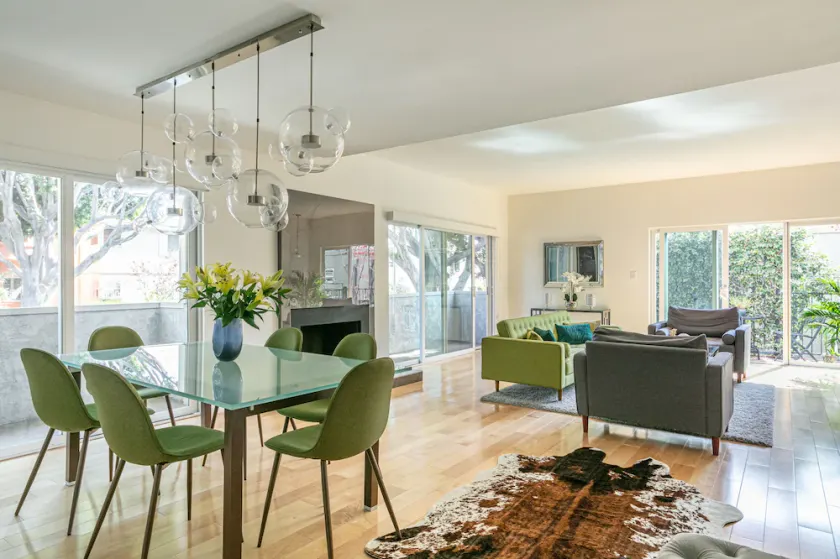 Luxurious  modern 5 stars townhouse  in the heart of Weho - Image 1