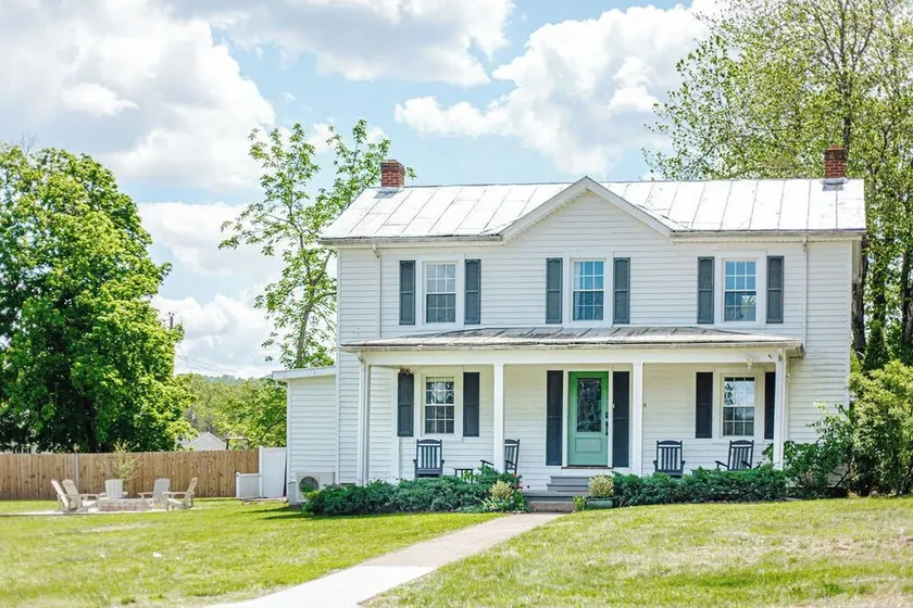 Afton Farmhouse - Mountain Views off Route 151 - Image 1