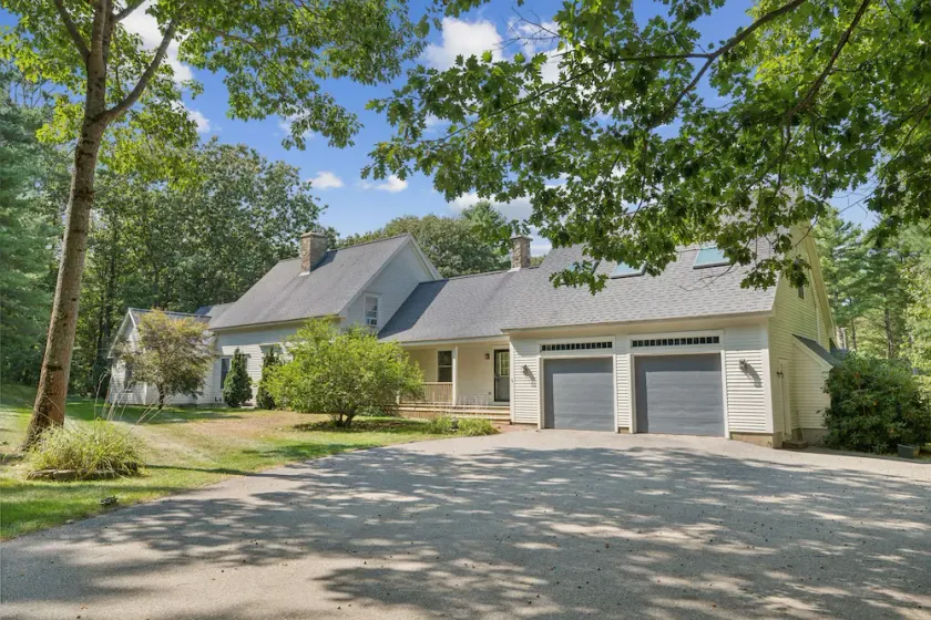 5 Bedroom, 4.5 Bathroom, In-ground Pool, Awning, Gym near Parsons Beach! - Image 1