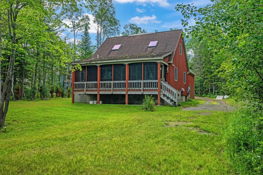 Camp Firefly - Adorable Cottage on Mooselookmeguntic Lake with sandy walk in - Image 1