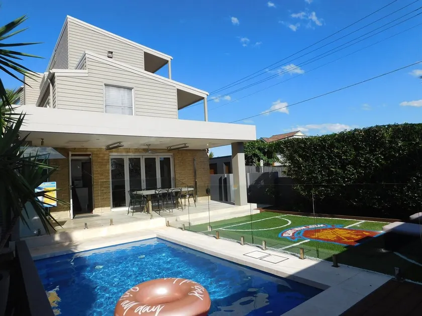 Clovelly Beach House With Pool. 4 bedrooms, parking, ocean views! - Image 1