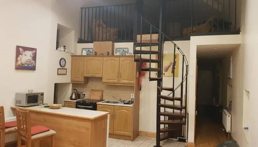 Apartment Sleeps 7 with Mezzanine - Image 1